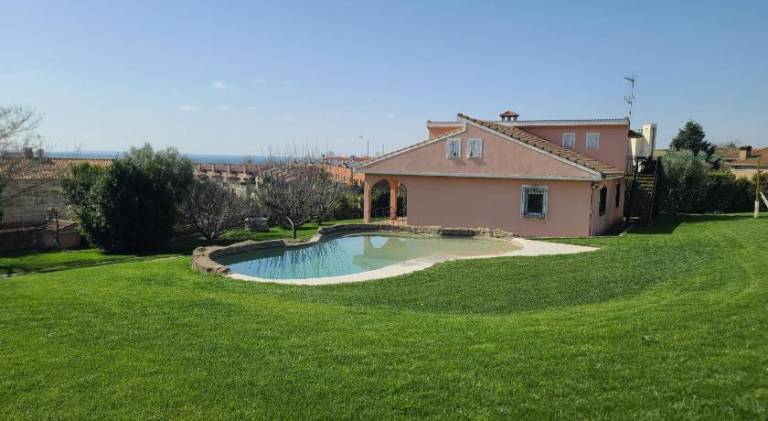 Big house with private pool, terrace & garden | Pets allowed — photo 5