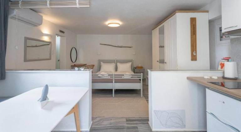 Apartment with yard & terrace | Suitable for remote work in Paros