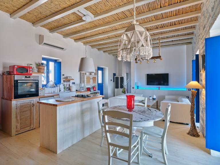 Child-friendly villa with yard & pool | Beach view | Pets are welcome — photo 2