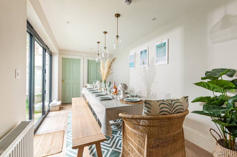 The Shell House (Sleeps 12 & 4 mins to the Beach) — photo 4