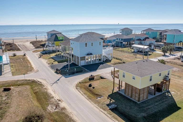 Fully equipped charming vacation home with BBQ | Beach view | Pets are welcome — photo 2