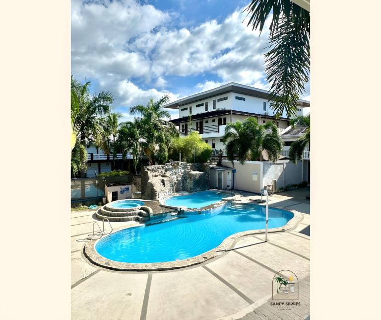 Vacation home with pool & grill in Morong