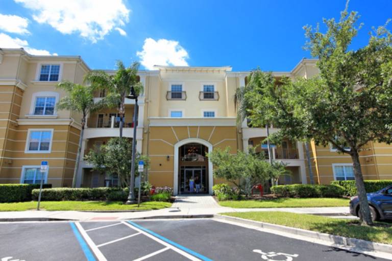 Fully equipped pleasant rental apartment with pool | Pets are welcome in Orlando, FL