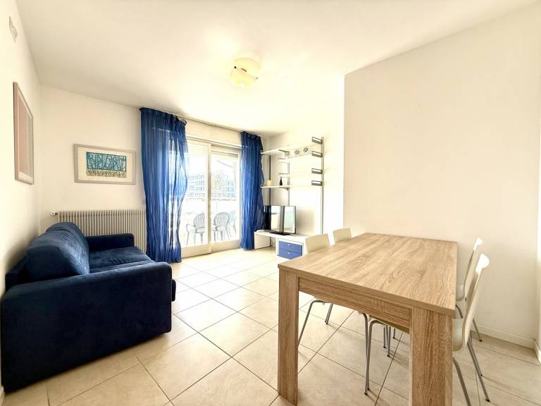 Holiday apartment with patio — photo 5
