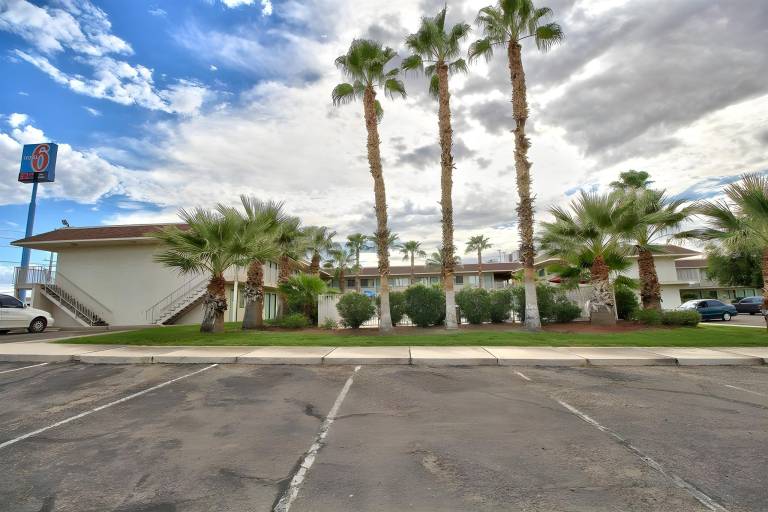 Econo Lodge Inn & Suites Yuma — photo 5