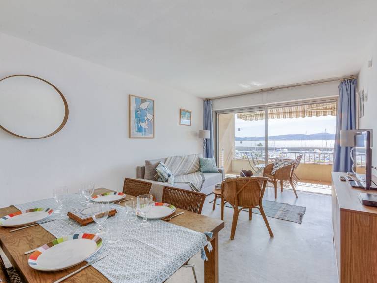 Fully equipped apartment with terrace | Sea view | Next to the beach | Pets are welcome — photo 2