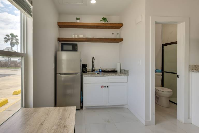 3 Blocks to Gulf! Modern Beach Base in South Padre — photo 2