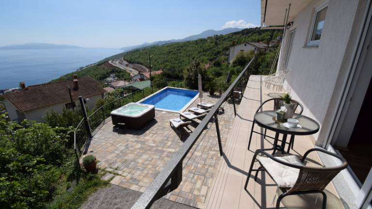 Fully equipped big villa with garden, patio & jacuzzi | Dogs allowed in Opatija