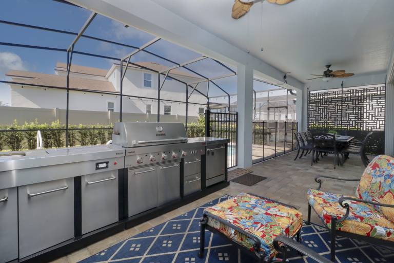 Vacation home with private pool, barbeque & hot tub | Water view | Perfect for remote work — photo 4