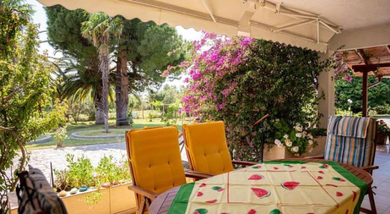 Villa with barbeque, yard & patio | Perfect for remote work — photo 5