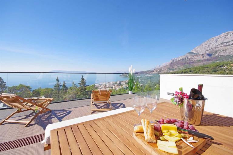 Villa with private pool, barbecue & patio | Pool view — photo 5