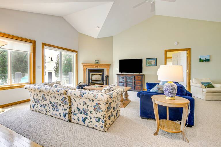 Beach Access on Lake Michigan: Sturgeon Bay Home — photo 5
