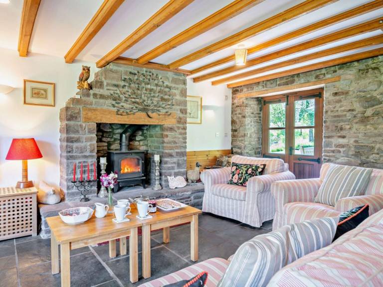 Fully equipped cottage with yard & barbeque | Water view | Pets are welcome — photo 4
