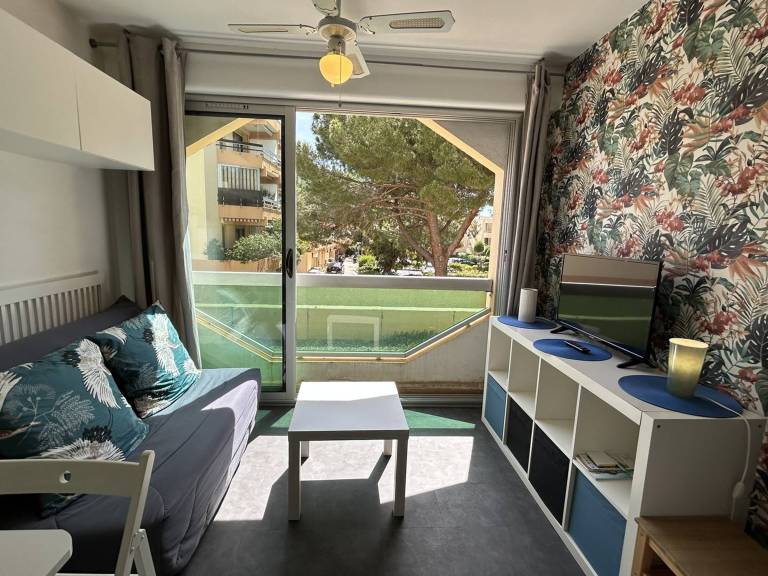 Air-conditioned studio for 3 with parking, near beach — photo 2