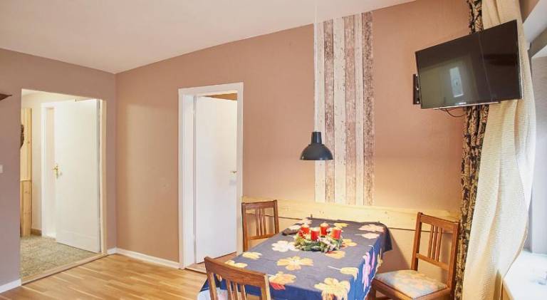 Holiday apartment with grill, yard & patio — photo 5