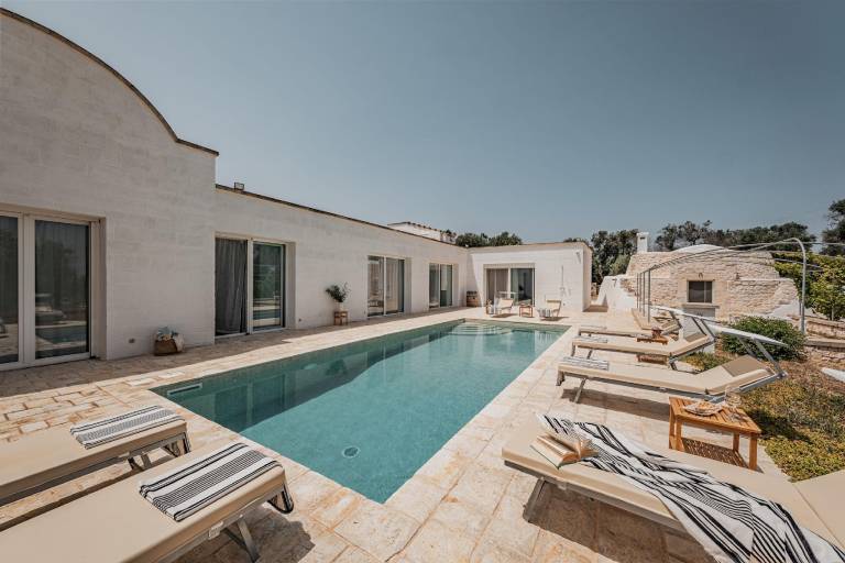 Villa with private pool, grill & yard in Carovigno