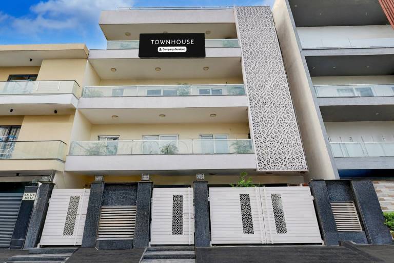 Townhouse Hotel Sec 54 Golf Course Road