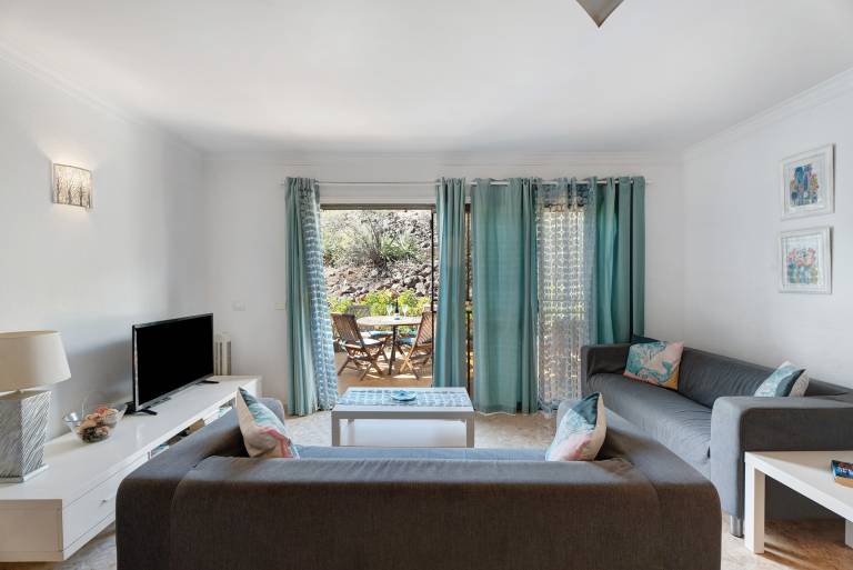 Vacation Apartment 'Blue Dream Pebble Beach' with Sea View, Shared Pool and Wi-Fi — photo 4