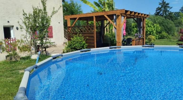 Apartment with pool — photo 3