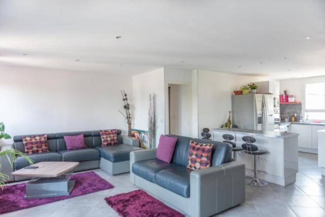 Rental apartment with 1 room for 10 persons in Meyzieu