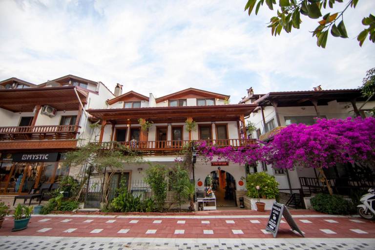 MANDALİN AKYAKA in Ula