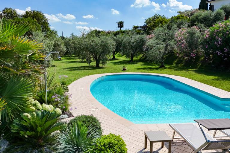 Villa with patio, garden & jacuzzi — photo 3