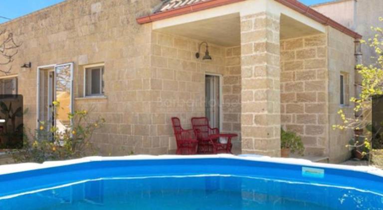 Vacation home with jacuzzi & pool | Perfect for remote work | Pet-friendly in Castro