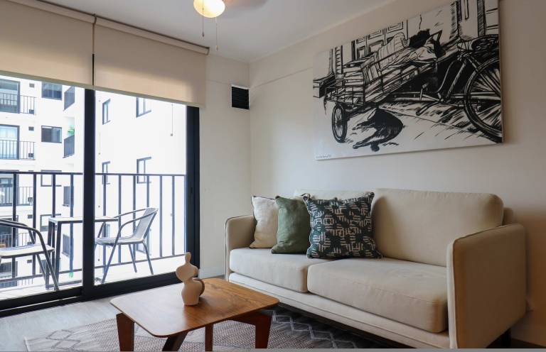 w Stunning 3BR w Balcony in Upscale Miraflores