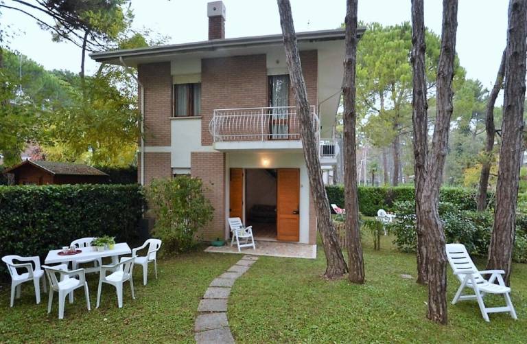 Bright and Spacious House with Green Retreat Outside in Lignano Sabbiadoro