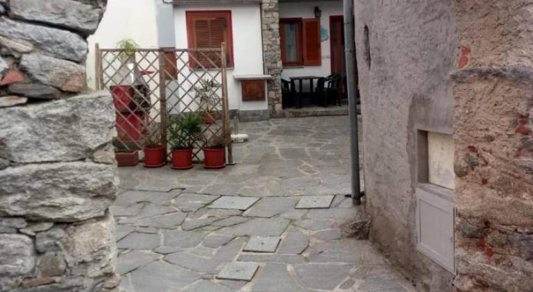 House with 1 room for 5 persons in Novara