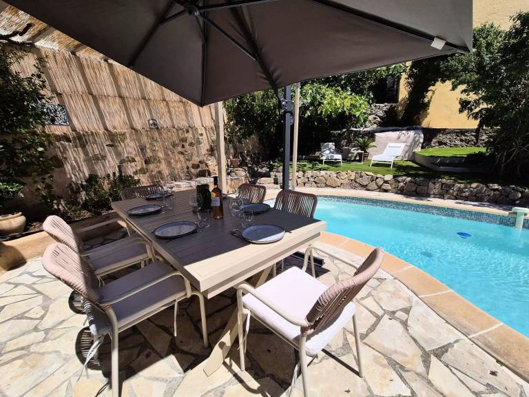 House with yard, pool & terrace — photo 5