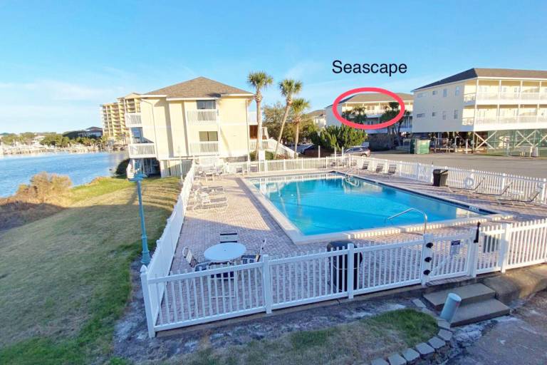Condo with terrace, private pool & barbecue | Water view in Destin, FL