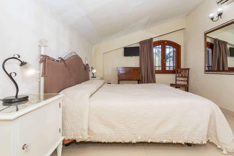 Private room with fast internet, patio & garden | Garden view | Pet-friendly — photo 4