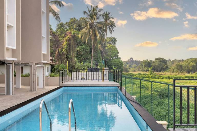 Cozy Candolim 2BHK w Pool nr Beach & Nightlife Hub