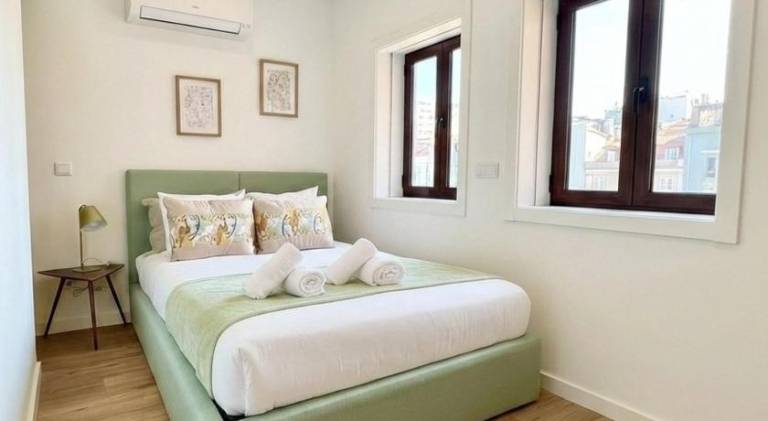 Historic Porto Flat I Balcony & Views by MyMoradia in Porto