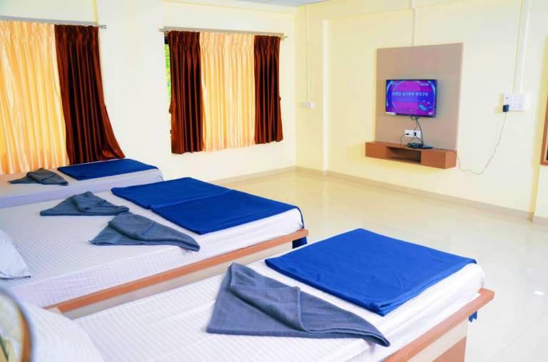 Hotel Gurusparsh Lodging