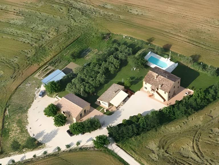 Holiday apartment with yard, pool & terrace | Pet-friendly in Appignano