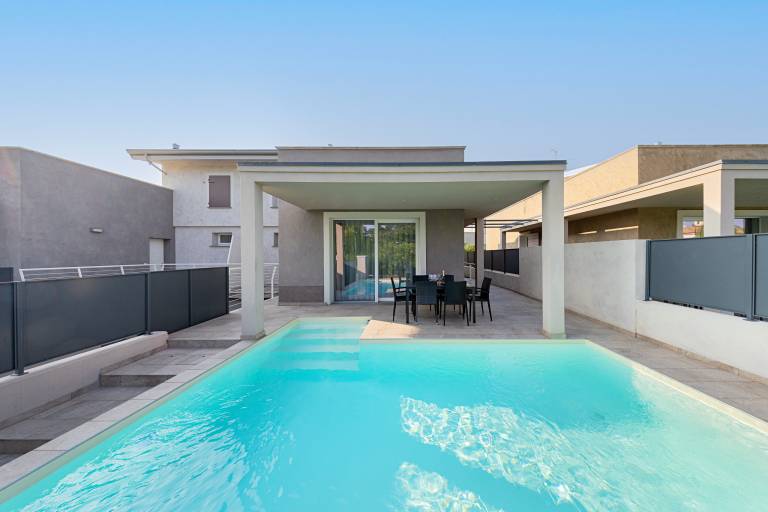 Villa with private pool, yard & terrace — photo 2