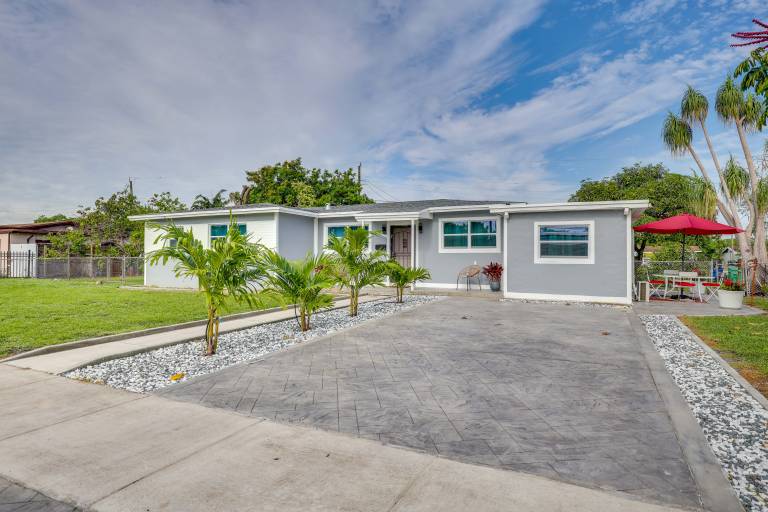 2 Mi to Hard Rock Stadium Studio in Miami Gardens