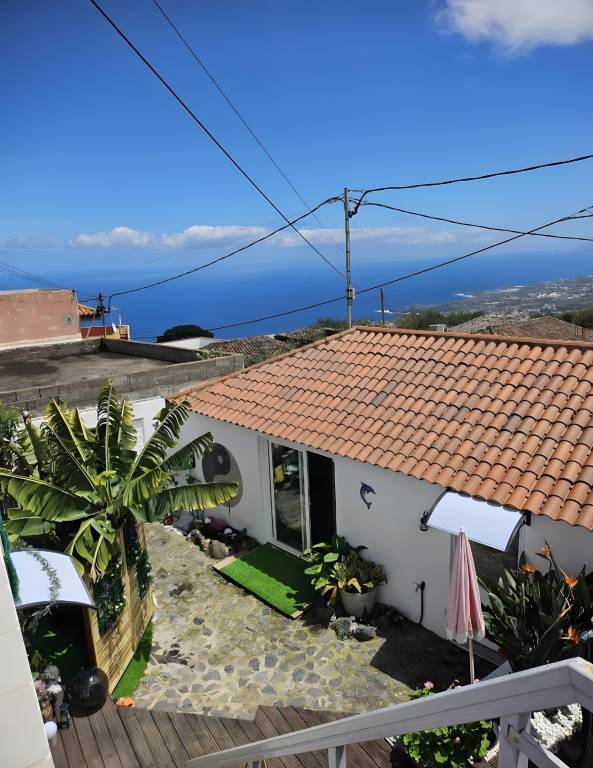 Vacation Home 'Casa Dell Anna' with Sea View, Wi-Fi and Air Conditioning in Santa Cruz de Tenerife