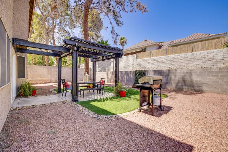 Golf, Shop & Explore: Sleek Getaway in Henderson! — photo 3