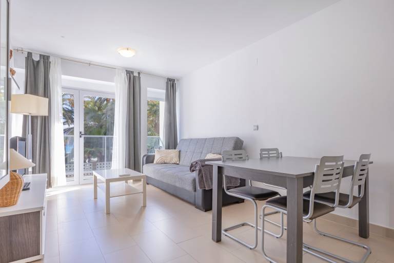 Apartment 'Playa De Poniente 1-5' with Sea View, Wi-Fi and Air Conditioning — photo 3
