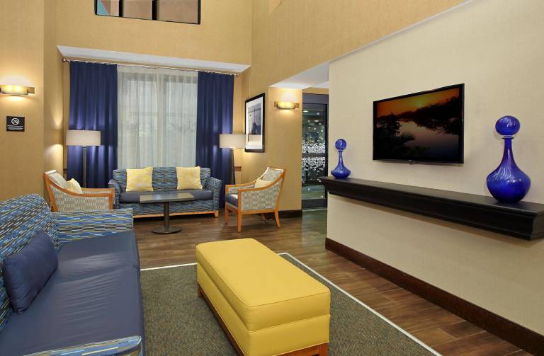Hampton Inn & Suites Madisonville — photo 2