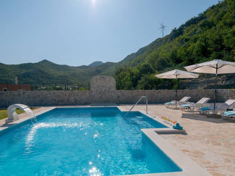 Villa Elin mit gro&szlig;em privatem Pool in Seoca