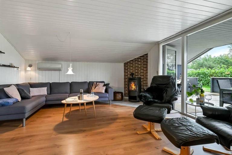 House with barbecue & patio — photo 3
