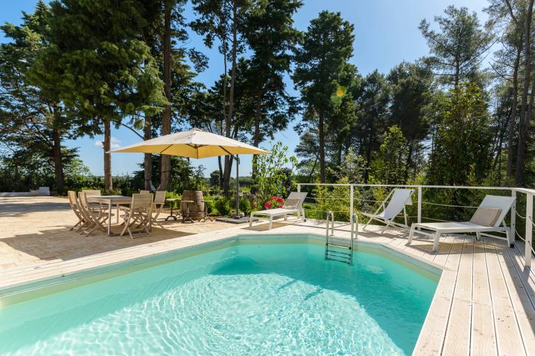 Villa with yard, BBQ & private pool — photo 3