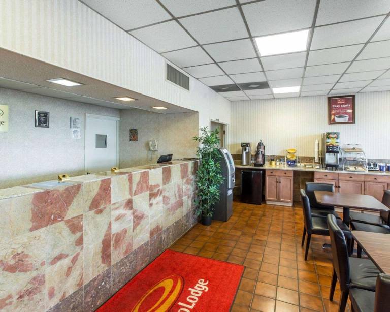 Econo Lodge Calhoun South — photo 4
