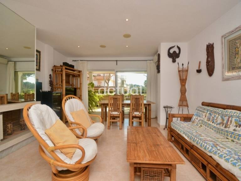 Holiday apartment with yard & pool — photo 5