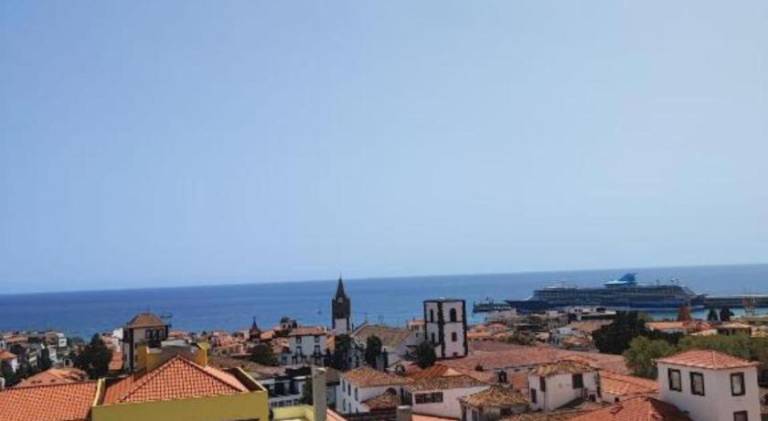 Social Lodge Funchal Center - City View Rooftop — photo 5