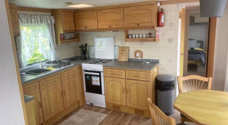 Hilltop Hideaway 2 Bed Caravan with Panoramic Town Scenery in Aberystwyth Holiday Village F8 — photo 5